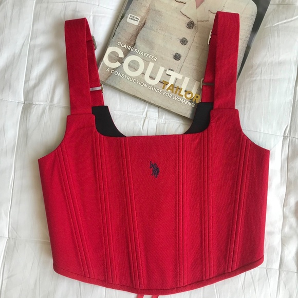 Corset - Picture 1 of 9